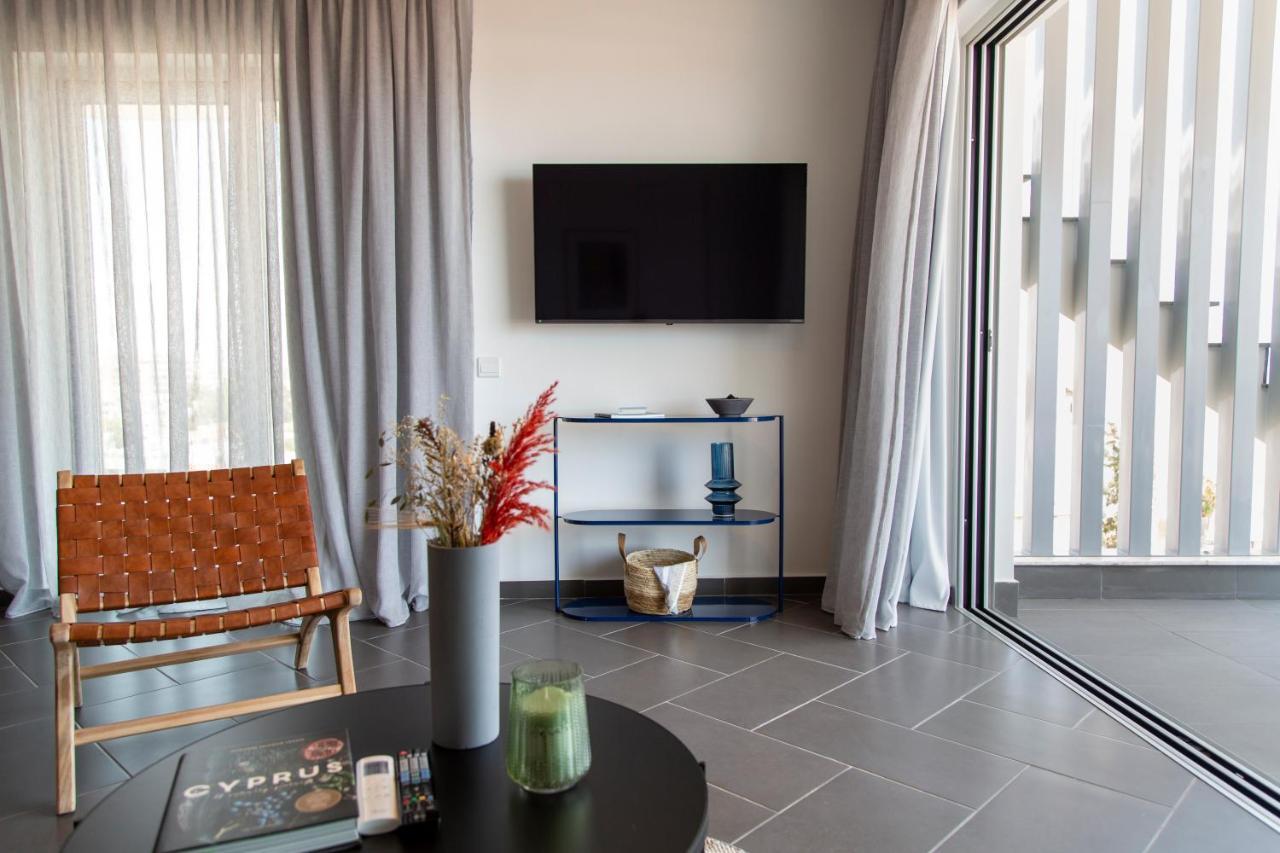 Liv Urban Suites Ларнака Екстер'єр фото